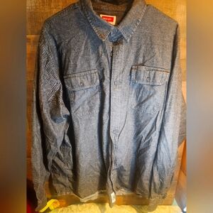 Wrangler Mens Long Sleeved Buttondown Size XL